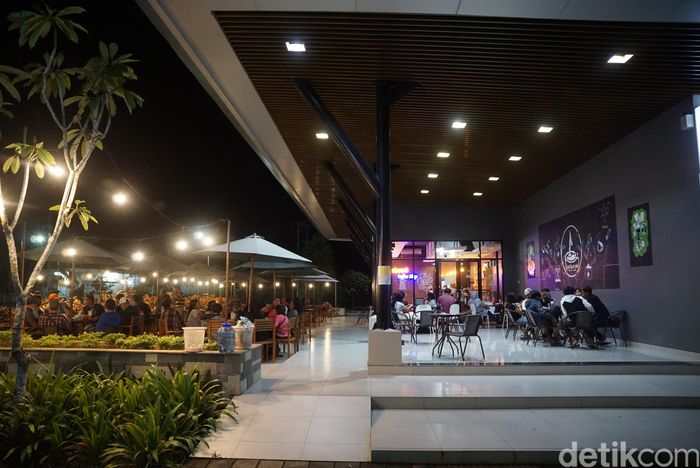 Kafe Hits Tempat Remaja Nongkrong di Perbatasan RI-Malaysia