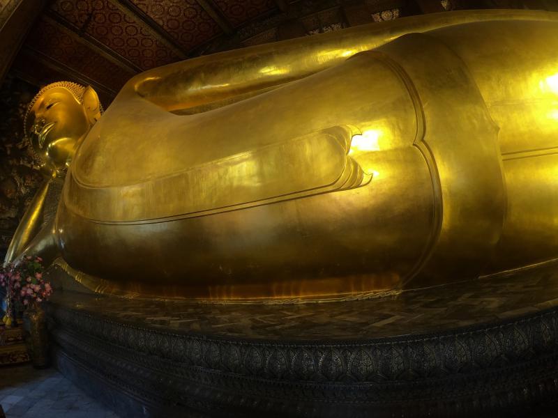 Berwisata Sambil Membantu Sesama di Kuil Wat Pho