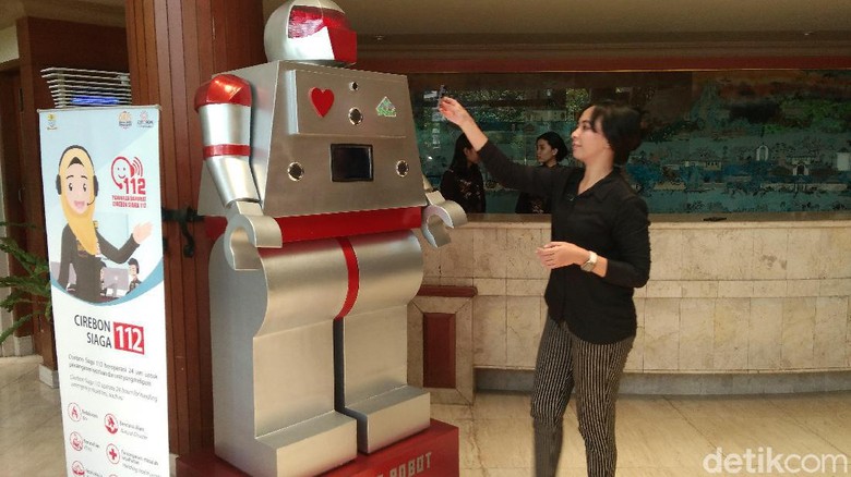 Sambut Era 4.0, Hotel di Cirebon Hadirkan Robot Pelayan Tamu