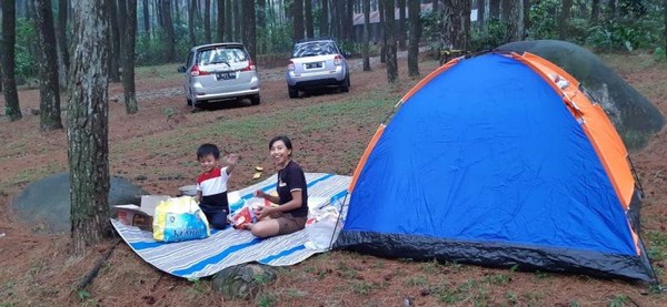 Bisa! Camping di Gunung Pancar Bogor Bareng Keluarga