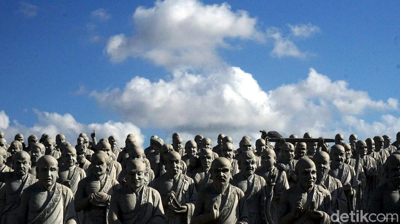 Vihara 1.000 Patung dengan Wajah Unik di Tanjungpinang