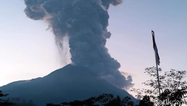 Gunung Merapi Erupsi Lagi, Bandara Solo Sampai Ditutup