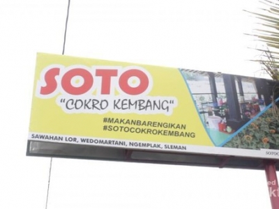 Rumah Makan Kolam Soto Cokro Kembang Yogyakarta: Kenyang Sambil Menggoda Ikan 